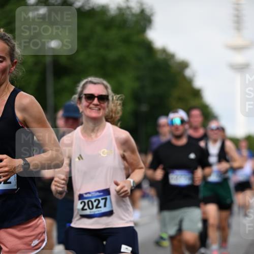 29.06.2025 - hella hamburg halbmarathon Dr. Thomas Lammeyer http://msf.ph/oto/8518638 29.06.2025 10:04:30 Kennedybrücke 1019, 1264, 1544, 1583, 1611, 1681, 2027, 2086, 2159, 2236, 2346, 2426, 2447, 2474, 2582, 2584, 2606, 2652, 2730, 2982, 3042, 3059, 3141, 3319, 3400, 3794, 4013, 4419, 4579, 4594, 4616, 4767, 4940, 4945, 5418, 5643, 6104, 6138, 6174, 6201, 6220, 6443, 6470, 6602, 6636, 7159, 7717, 8531, 8669, 9450, 9485, 9553, 9555, 9577, 9622, 10268, 10534, 10587, 10599, 10665, 10742, 10759, 10766, 10797, 11083, 11324 meine-sportfotos.de