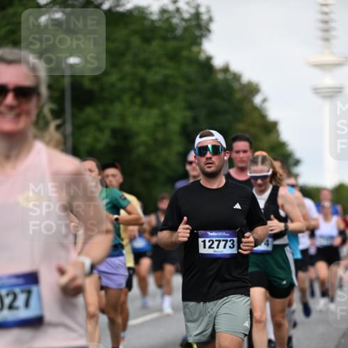 29.06.2025 - hella hamburg halbmarathon Dr. Thomas Lammeyer http://msf.ph/oto/8518652 29.06.2025 10:04:31 Kennedybrücke 1019, 1264, 1544, 1583, 1611, 1681, 2027, 2086, 2159, 2236, 2346, 2426, 2447, 2474, 2582, 2584, 2606, 2652, 2730, 2982, 3042, 3059, 3141, 3319, 3400, 3794, 4013, 4419, 4579, 4594, 4616, 4767, 4940, 4945, 5418, 5643, 6104, 6138, 6174, 6201, 6220, 6443, 6470, 6602, 6636, 7159, 7717, 8669, 9450, 9485, 9553, 9555, 9577, 9622, 10268, 10534, 10587, 10599, 10665, 10742, 10759, 10766, 10797, 11083, 11324 meine-sportfotos.de