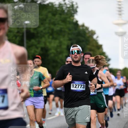 29.06.2025 - hella hamburg halbmarathon Dr. Thomas Lammeyer http://msf.ph/oto/8518654 29.06.2025 10:04:31 Kennedybrücke 1019, 1264, 1544, 1583, 1611, 1681, 2027, 2086, 2159, 2236, 2346, 2426, 2447, 2474, 2582, 2584, 2606, 2652, 2730, 2982, 3042, 3059, 3141, 3319, 3400, 3794, 4013, 4419, 4579, 4594, 4616, 4767, 4940, 4945, 5418, 5643, 6104, 6138, 6174, 6201, 6220, 6443, 6470, 6602, 6636, 7159, 7717, 8669, 9450, 9485, 9553, 9555, 9577, 9622, 10268, 10534, 10587, 10599, 10665, 10742, 10759, 10766, 10797, 11083, 11324 meine-sportfotos.de