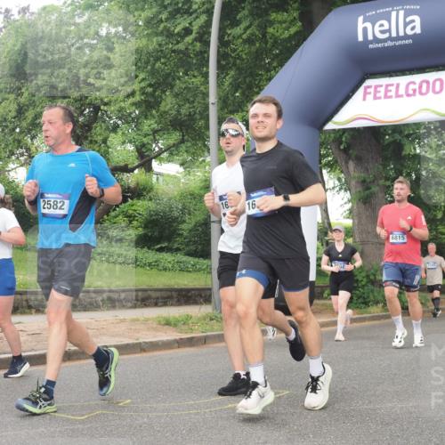 29.06.2025 - hella hamburg halbmarathon KatJ http://msf.ph/oto/8518655 29.06.2025 10:48:43 Zwischen KM18-KM19 1188, 1568, 1726, 1823, 2582, 5299, 5305, 5547, 7658, 8730 meine-sportfotos.de