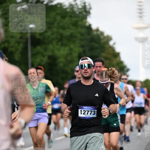 29.06.2025 - hella hamburg halbmarathon Dr. Thomas Lammeyer http://msf.ph/oto/8518661 29.06.2025 10:04:31 Kennedybrücke 1019, 1264, 1544, 1583, 1611, 1681, 2027, 2086, 2159, 2236, 2346, 2426, 2447, 2474, 2582, 2584, 2606, 2652, 2730, 2982, 3042, 3059, 3141, 3319, 3400, 3794, 4013, 4419, 4579, 4594, 4616, 4767, 4940, 4945, 5418, 5643, 6104, 6138, 6174, 6201, 6220, 6443, 6470, 6602, 6636, 7159, 7717, 8669, 9450, 9485, 9553, 9555, 9577, 9622, 10268, 10534, 10587, 10599, 10665, 10742, 10759, 10766, 10797, 11083, 11324 meine-sportfotos.de