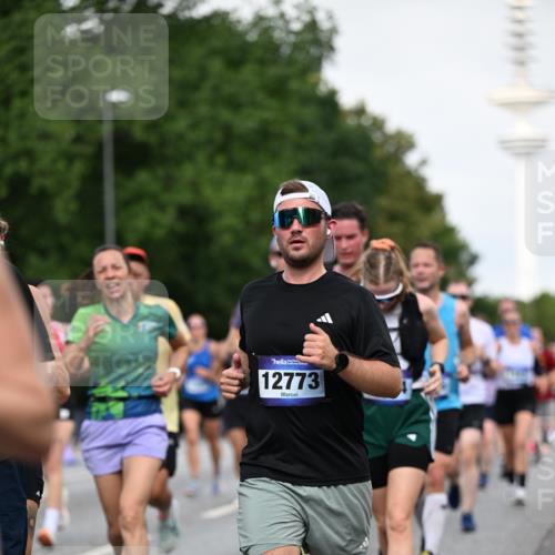 29.06.2025 - hella hamburg halbmarathon Dr. Thomas Lammeyer http://msf.ph/oto/8518664 29.06.2025 10:04:31 Kennedybrücke 1019, 1264, 1544, 1583, 1611, 1681, 2027, 2086, 2159, 2236, 2346, 2426, 2447, 2474, 2582, 2584, 2606, 2652, 2730, 2982, 3042, 3059, 3141, 3319, 3400, 3794, 4013, 4419, 4579, 4594, 4616, 4767, 4940, 4945, 5418, 5643, 6104, 6138, 6174, 6201, 6220, 6443, 6470, 6602, 6636, 7159, 7717, 8669, 9450, 9485, 9553, 9555, 9577, 9622, 10268, 10534, 10587, 10599, 10665, 10742, 10759, 10766, 10797, 11083, 11324 meine-sportfotos.de