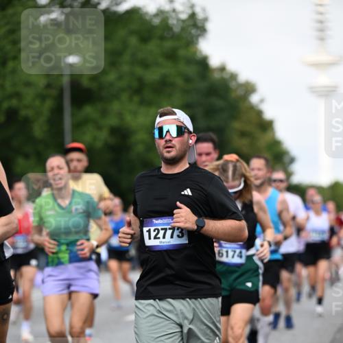 29.06.2025 - hella hamburg halbmarathon Dr. Thomas Lammeyer http://msf.ph/oto/8518670 29.06.2025 10:04:31 Kennedybrücke 1019, 1264, 1544, 1583, 1611, 1681, 2027, 2086, 2159, 2236, 2346, 2426, 2447, 2474, 2582, 2584, 2606, 2652, 2730, 2982, 3042, 3059, 3141, 3319, 3400, 3794, 4013, 4419, 4579, 4594, 4616, 4767, 4940, 4945, 5418, 5643, 6104, 6138, 6174, 6201, 6220, 6443, 6470, 6602, 6636, 7159, 7717, 8669, 9450, 9485, 9553, 9555, 9577, 9622, 10268, 10534, 10587, 10599, 10665, 10742, 10759, 10766, 10797, 11083, 11324 meine-sportfotos.de