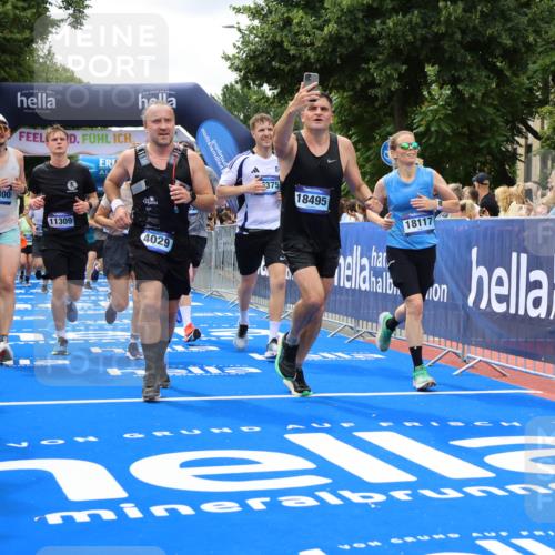 29.06.2025 - hella hamburg halbmarathon Strokosch-Dieckow http://msf.ph/oto/8518681 29.06.2025 10:56:20 Ziel 1193, 3048, 4029, 5465, 5672, 7547, 7742, 8863, 9622, 9903, 10665, 10789, 11231, 11309, 12348, 15300, 15818, 16375, 17468, 17734, 18117, 18495, 18652, 18741, 19152 meine-sportfotos.de