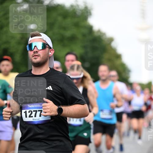 29.06.2025 - hella hamburg halbmarathon Dr. Thomas Lammeyer http://msf.ph/oto/8518700 29.06.2025 10:04:32 Kennedybrücke 1019, 1264, 1544, 1568, 1583, 1611, 1681, 2027, 2086, 2159, 2236, 2346, 2426, 2447, 2474, 2582, 2584, 2606, 2652, 2730, 2982, 3042, 3059, 3141, 3319, 3400, 3794, 4013, 4419, 4579, 4594, 4616, 4767, 4940, 4945, 5418, 5643, 6104, 6138, 6174, 6201, 6220, 6443, 6470, 6636, 7159, 7717, 8669, 9450, 9485, 9553, 9555, 9577, 9622, 10268, 10534, 10587, 10599, 10665, 10742, 10759, 10766, 10797, 11083, 11324 meine-sportfotos.de