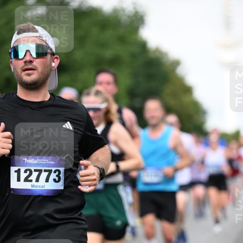 29.06.2025 - hella hamburg halbmarathon Dr. Thomas Lammeyer http://msf.ph/oto/8518710 29.06.2025 10:04:32 Kennedybrücke 1019, 1264, 1544, 1568, 1583, 1611, 1681, 2027, 2086, 2159, 2236, 2346, 2426, 2447, 2474, 2582, 2584, 2606, 2652, 2730, 2982, 3042, 3059, 3141, 3319, 3400, 3794, 4013, 4419, 4579, 4594, 4616, 4767, 4940, 4945, 5418, 5643, 6104, 6138, 6174, 6201, 6220, 6443, 6470, 6636, 7159, 7717, 8669, 9450, 9485, 9553, 9555, 9577, 9622, 10268, 10534, 10587, 10599, 10665, 10742, 10759, 10766, 10797, 11083, 11324 meine-sportfotos.de