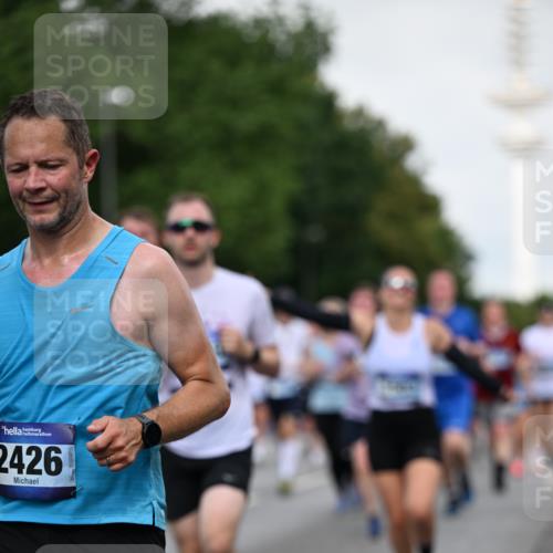 29.06.2025 - hella hamburg halbmarathon Dr. Thomas Lammeyer http://msf.ph/oto/8518767 29.06.2025 10:04:34 Kennedybrücke 1019, 1544, 1568, 1583, 1611, 1681, 2027, 2086, 2159, 2236, 2426, 2447, 2474, 2582, 2584, 2606, 2652, 2730, 2982, 3042, 3059, 3141, 3319, 3400, 3794, 4419, 4579, 4616, 4767, 4940, 4945, 5033, 5418, 5643, 6138, 6174, 6220, 6443, 6470, 6636, 7159, 7717, 8669, 9450, 9485, 9553, 9555, 9577, 9622, 10188, 10268, 10534, 10587, 10599, 10665, 10742, 10759, 10766, 10797, 11083, 11324 meine-sportfotos.de