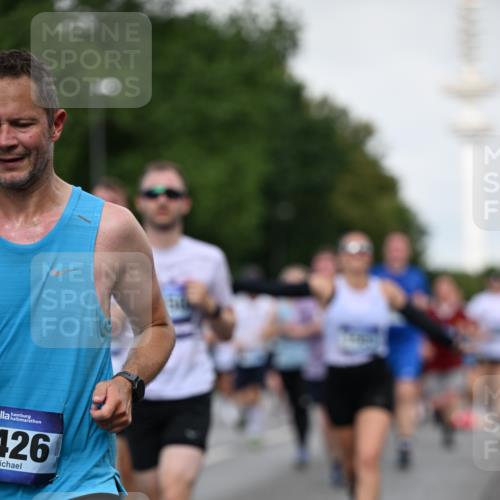 29.06.2025 - hella hamburg halbmarathon Dr. Thomas Lammeyer http://msf.ph/oto/8518772 29.06.2025 10:04:34 Kennedybrücke 1019, 1544, 1568, 1583, 1611, 1681, 2027, 2086, 2159, 2236, 2426, 2447, 2474, 2582, 2584, 2606, 2652, 2730, 2982, 3042, 3059, 3141, 3319, 3400, 3794, 4419, 4579, 4616, 4767, 4940, 4945, 5033, 5418, 5643, 6138, 6174, 6220, 6443, 6470, 6636, 7159, 7717, 8669, 9450, 9485, 9553, 9555, 9577, 9622, 10188, 10268, 10534, 10587, 10599, 10665, 10742, 10759, 10766, 10797, 11083, 11324 meine-sportfotos.de