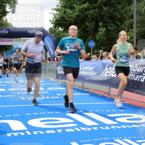 29.06.2025 - hella hamburg halbmarathon Strokosch-Dieckow http://msf.ph/oto/8518775 29.06.2025 10:56:24 Ziel 1583, 3048, 4029, 5672, 5744, 6399, 7547, 7742, 8863, 9622, 10093, 10665, 11231, 11309, 15300, 15407, 15818, 16257, 16261, 16375, 17268, 17734, 18117, 18495, 18652, 18741, 18746, 18835 meine-sportfotos.de