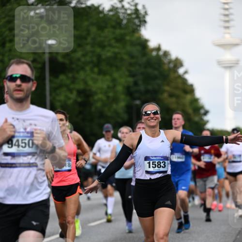 29.06.2025 - hella hamburg halbmarathon Dr. Thomas Lammeyer http://msf.ph/oto/8518791 29.06.2025 10:04:35 Kennedybrücke 1019, 1544, 1568, 1583, 1611, 1681, 2027, 2086, 2159, 2236, 2426, 2447, 2474, 2606, 2652, 2730, 2982, 3042, 3059, 3141, 3319, 3400, 3794, 4419, 4579, 4616, 4767, 4940, 4945, 5033, 5418, 5643, 6138, 6174, 6220, 6443, 6470, 6636, 7717, 8669, 9450, 9485, 9553, 9555, 9577, 9622, 10188, 10534, 10587, 10599, 10665, 10742, 10759, 10766, 10797, 11083, 11324 meine-sportfotos.de