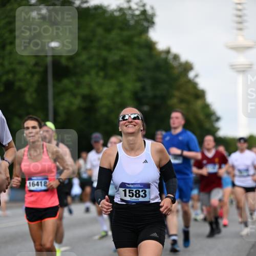 29.06.2025 - hella hamburg halbmarathon Dr. Thomas Lammeyer http://msf.ph/oto/8518803 29.06.2025 10:04:36 Kennedybrücke 1019, 1544, 1568, 1583, 1611, 1681, 2027, 2086, 2236, 2426, 2447, 2474, 2606, 2652, 2730, 2982, 3042, 3059, 3141, 3319, 3400, 3794, 4419, 4579, 4616, 4767, 4940, 4945, 5033, 5418, 5643, 6138, 6174, 6220, 6443, 6470, 6636, 7717, 8669, 9450, 9485, 9553, 9555, 9577, 9622, 10188, 10534, 10587, 10599, 10665, 10742, 10759, 10766, 10797, 11083, 11324 meine-sportfotos.de