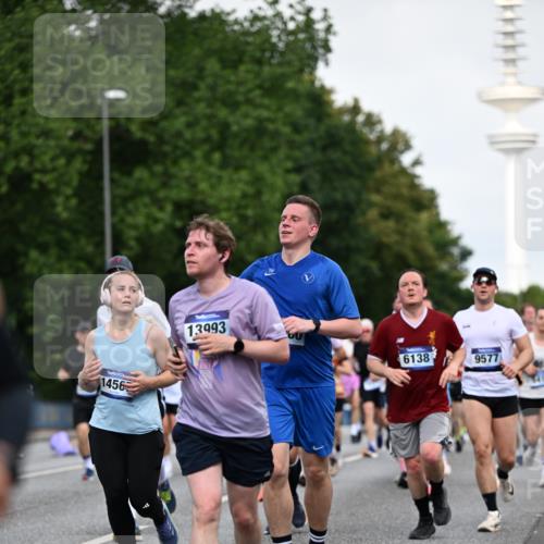 29.06.2025 - hella hamburg halbmarathon Dr. Thomas Lammeyer http://msf.ph/oto/8518855 29.06.2025 10:04:37 Kennedybrücke 1019, 1544, 1568, 1583, 1611, 1681, 2027, 2086, 2236, 2426, 2474, 2606, 2652, 2730, 2982, 3042, 3059, 3141, 3319, 3400, 3794, 4419, 4579, 4616, 4767, 4940, 4945, 5033, 5418, 5643, 6138, 6174, 6220, 6443, 6470, 6636, 7717, 8669, 9450, 9485, 9553, 9555, 9577, 9622, 10188, 10534, 10599, 10665, 10742, 10759, 10766, 10797, 11083, 11324 meine-sportfotos.de