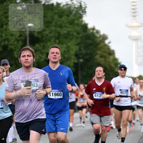 29.06.2025 - hella hamburg halbmarathon Dr. Thomas Lammeyer http://msf.ph/oto/8518892 29.06.2025 10:04:38 Kennedybrücke 1019, 1544, 1568, 1583, 1611, 1681, 2027, 2086, 2236, 2426, 2474, 2606, 2652, 2730, 2982, 3042, 3059, 3141, 3319, 3400, 3794, 4419, 4579, 4616, 4767, 4940, 4945, 5033, 5418, 5643, 6138, 6174, 6220, 6443, 6470, 6636, 7717, 8669, 9450, 9485, 9553, 9555, 9577, 9622, 10188, 10271, 10534, 10599, 10665, 10742, 10759, 10766, 10797, 11083, 11324 meine-sportfotos.de
