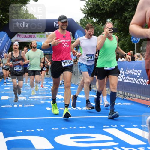 29.06.2025 - hella hamburg halbmarathon Strokosch-Dieckow http://msf.ph/oto/8518993 29.06.2025 10:56:32 Ziel 1583, 2083, 3413, 4152, 5721, 5744, 6399, 6416, 6759, 7037, 8311, 8542, 8652, 8744, 8863, 9562, 10093, 10665, 11083, 12509, 13863, 15145, 15407, 16257, 16261, 17259, 17268, 17734, 18340, 18746, 18835, 18899, 19120 meine-sportfotos.de