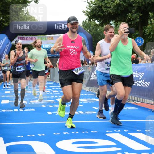 29.06.2025 - hella hamburg halbmarathon Strokosch-Dieckow http://msf.ph/oto/8519013 29.06.2025 10:56:33 Ziel 1583, 2083, 3413, 4152, 5721, 5744, 6399, 6416, 6759, 7037, 7646, 8311, 8542, 8652, 8744, 9488, 9562, 10093, 11083, 11870, 12509, 13863, 15145, 15407, 16257, 16261, 17259, 17268, 17734, 18340, 18746, 18835, 18899, 19120 meine-sportfotos.de