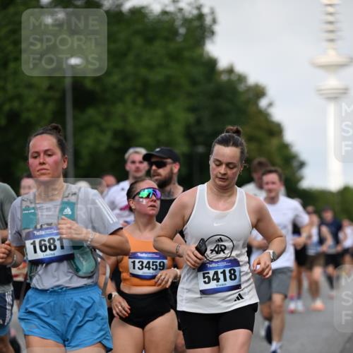 29.06.2025 - hella hamburg halbmarathon Dr. Thomas Lammeyer http://msf.ph/oto/8519041 29.06.2025 10:04:42 Kennedybrücke 1019, 1544, 1568, 1583, 1611, 1681, 2086, 2236, 2426, 2474, 2606, 2982, 3059, 3141, 3319, 3400, 3983, 4579, 4616, 4767, 4945, 5033, 5418, 6138, 6174, 6220, 6470, 6757, 8255, 9450, 9553, 9555, 9577, 10188, 10271, 10599, 10797, 11324 meine-sportfotos.de