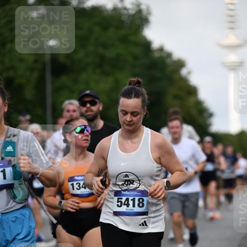 29.06.2025 - hella hamburg halbmarathon Dr. Thomas Lammeyer http://msf.ph/oto/8519055 29.06.2025 10:04:43 Kennedybrücke 1019, 1544, 1568, 1583, 1611, 1681, 2086, 2236, 2426, 2982, 3059, 3141, 3319, 3400, 3983, 4579, 4616, 4767, 4945, 5033, 5418, 6138, 6174, 6220, 6470, 6757, 8255, 8478, 9450, 9553, 9555, 9577, 10188, 10271, 10599, 10797, 11324 meine-sportfotos.de