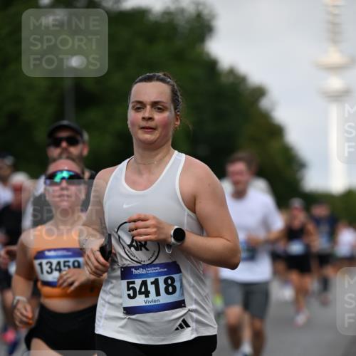 29.06.2025 - hella hamburg halbmarathon Dr. Thomas Lammeyer http://msf.ph/oto/8519069 29.06.2025 10:04:43 Kennedybrücke 1019, 1544, 1568, 1583, 1611, 1681, 2086, 2236, 2426, 2982, 3059, 3141, 3319, 3400, 3983, 4579, 4616, 4767, 4945, 5033, 5418, 6138, 6174, 6220, 6470, 6757, 8255, 8478, 9450, 9553, 9555, 9577, 10188, 10271, 10599, 10797, 11324 meine-sportfotos.de
