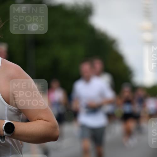 29.06.2025 - hella hamburg halbmarathon Dr. Thomas Lammeyer http://msf.ph/oto/8519112 29.06.2025 10:04:44 Kennedybrücke 1019, 1544, 1568, 1583, 1611, 1681, 2086, 2236, 2426, 2982, 3059, 3141, 3319, 3400, 3983, 4579, 4616, 4945, 5033, 5418, 6138, 6174, 6220, 6714, 6757, 8255, 8478, 9450, 9553, 9555, 9577, 10188, 10271, 10599, 10797, 11324 meine-sportfotos.de