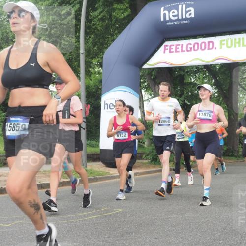29.06.2025 - hella hamburg halbmarathon KatJ http://msf.ph/oto/8519115 29.06.2025 10:48:56 Zwischen KM18-KM19 1674, 4095, 6674, 6752, 8045, 8478 meine-sportfotos.de