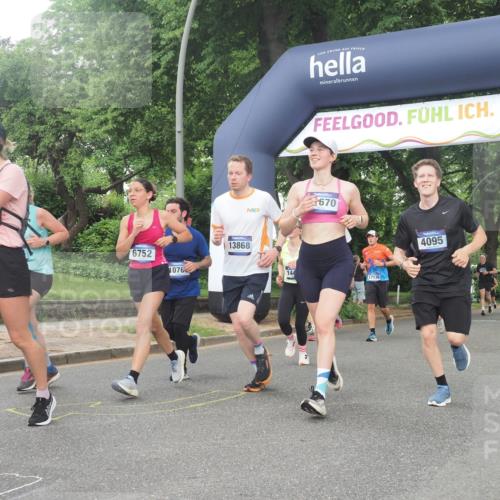29.06.2025 - hella hamburg halbmarathon KatJ http://msf.ph/oto/8519147 29.06.2025 10:48:57 Zwischen KM18-KM19 1674, 4095, 6674, 6752, 8045, 8478 meine-sportfotos.de