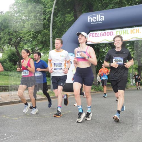 29.06.2025 - hella hamburg halbmarathon KatJ http://msf.ph/oto/8519163 29.06.2025 10:48:57 Zwischen KM18-KM19 1674, 4095, 6674, 6752, 8045, 8478 meine-sportfotos.de