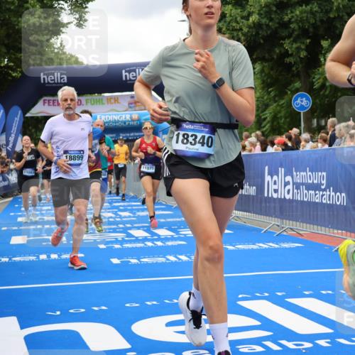 29.06.2025 - hella hamburg halbmarathon Strokosch-Dieckow http://msf.ph/oto/8519168 29.06.2025 10:56:38 Ziel 2083, 3413, 4152, 5721, 5744, 6416, 6759, 7037, 7646, 8311, 8542, 8652, 8744, 8825, 8996, 9488, 9562, 10093, 11083, 11870, 12509, 13863, 14369, 14461, 15134, 15145, 15431, 15712, 16043, 16121, 17259, 18340, 18634, 18899, 19120 meine-sportfotos.de