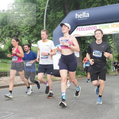 29.06.2025 - hella hamburg halbmarathon KatJ http://msf.ph/oto/8519169 29.06.2025 10:48:57 Zwischen KM18-KM19 1674, 4095, 6674, 6752, 8045, 8478 meine-sportfotos.de