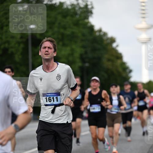 29.06.2025 - hella hamburg halbmarathon Dr. Thomas Lammeyer http://msf.ph/oto/8519194 29.06.2025 10:04:46 Kennedybrücke 1019, 1544, 1568, 1583, 1611, 1681, 2086, 2236, 2426, 3059, 3141, 3400, 3983, 4616, 4945, 5033, 5418, 5870, 6138, 6220, 6714, 6757, 8255, 8478, 9450, 9553, 9555, 9577, 10188, 10271, 10599, 10797, 11324 meine-sportfotos.de