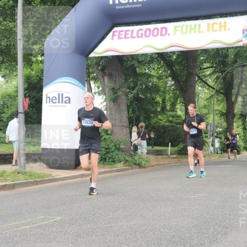 29.06.2025 - hella hamburg halbmarathon KatJ http://msf.ph/oto/8519202 29.06.2025 10:49:02 Zwischen KM18-KM19 4095, 6631, 6674 meine-sportfotos.de