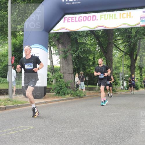 29.06.2025 - hella hamburg halbmarathon KatJ http://msf.ph/oto/8519209 29.06.2025 10:49:02 Zwischen KM18-KM19 4095, 6631, 6674 meine-sportfotos.de