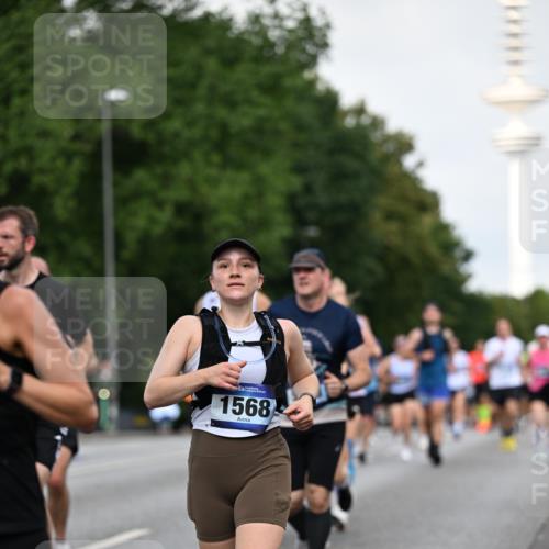 29.06.2025 - hella hamburg halbmarathon Dr. Thomas Lammeyer http://msf.ph/oto/8519309 29.06.2025 10:04:49 Kennedybrücke 1544, 1568, 1611, 1681, 2236, 2354, 3141, 3400, 3740, 3983, 4238, 4616, 4708, 4945, 5033, 5418, 5870, 6138, 6147, 6714, 6757, 8255, 8478, 9553, 9555, 9577, 10188, 10271, 10797, 11324 meine-sportfotos.de