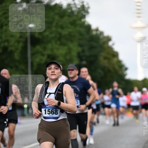 29.06.2025 - hella hamburg halbmarathon Dr. Thomas Lammeyer http://msf.ph/oto/8519327 29.06.2025 10:04:49 Kennedybrücke 1544, 1568, 1611, 1681, 2236, 2354, 3141, 3400, 3740, 3983, 4238, 4616, 4708, 4945, 5033, 5418, 5870, 6138, 6147, 6714, 6757, 8255, 8478, 9553, 9555, 9577, 10188, 10271, 10797, 11324 meine-sportfotos.de