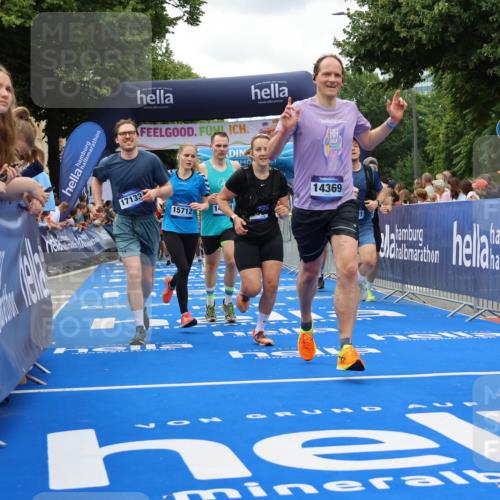 29.06.2025 - hella hamburg halbmarathon Strokosch-Dieckow http://msf.ph/oto/8519361 29.06.2025 10:56:43 Ziel 2378, 3836, 4152, 6416, 6759, 7037, 7646, 8311, 8744, 8825, 8996, 9488, 11083, 11870, 13816, 14369, 14461, 15134, 15145, 15431, 15712, 16008, 16009, 16043, 16121, 16679, 17133, 17259, 18340, 18634, 18899 meine-sportfotos.de