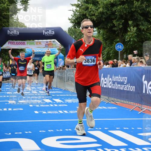 29.06.2025 - hella hamburg halbmarathon Strokosch-Dieckow http://msf.ph/oto/8519409 29.06.2025 10:56:47 Ziel 1955, 2378, 2741, 3836, 5418, 6835, 7646, 7716, 8825, 8996, 9488, 11870, 13816, 14369, 14461, 15134, 15431, 15712, 16008, 16009, 16043, 16121, 16620, 16679, 17133, 18634 meine-sportfotos.de