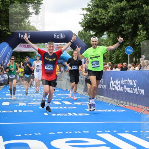 29.06.2025 - hella hamburg halbmarathon Strokosch-Dieckow http://msf.ph/oto/8519436 29.06.2025 10:56:49 Ziel 1955, 2282, 2378, 2741, 2759, 3836, 5418, 6835, 7716, 8825, 8996, 11043, 13816, 14369, 14461, 15097, 15134, 15431, 15712, 16008, 16009, 16043, 16121, 16620, 16679, 17133, 18634 meine-sportfotos.de