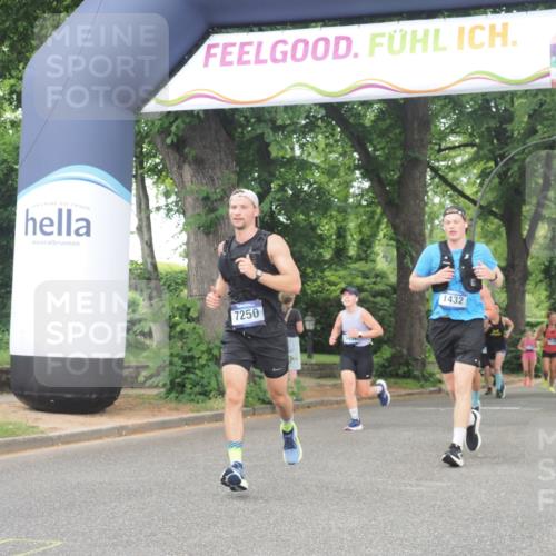 29.06.2025 - hella hamburg halbmarathon KatJ http://msf.ph/oto/8519446 29.06.2025 10:49:13 Zwischen KM18-KM19 1432, 5763, 7250, 8624 meine-sportfotos.de