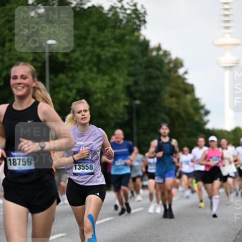29.06.2025 - hella hamburg halbmarathon Dr. Thomas Lammeyer http://msf.ph/oto/8519467 29.06.2025 10:04:52 Kennedybrücke 1387, 1544, 1568, 1611, 1681, 2236, 2354, 2363, 3141, 3740, 3983, 4238, 4616, 4708, 4945, 5033, 5418, 5870, 6138, 6147, 6487, 6531, 6714, 6757, 6835, 8255, 8478, 9553, 9555, 9577, 10188, 10271, 10797, 11324 meine-sportfotos.de