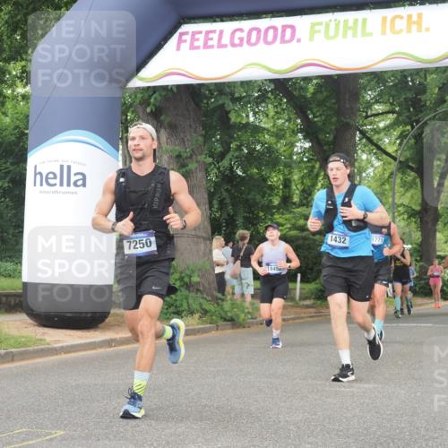 29.06.2025 - hella hamburg halbmarathon KatJ http://msf.ph/oto/8519468 29.06.2025 10:49:14 Zwischen KM18-KM19 1432, 5763, 7250, 8624 meine-sportfotos.de
