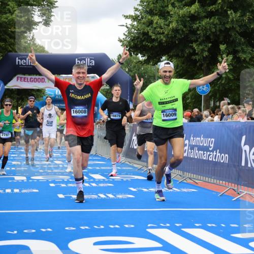 29.06.2025 - hella hamburg halbmarathon Strokosch-Dieckow http://msf.ph/oto/8519476 29.06.2025 10:56:49 Ziel 1955, 2282, 2378, 2741, 2759, 3836, 5418, 6835, 7716, 8825, 8996, 11043, 13816, 14369, 14461, 15097, 15134, 15431, 15712, 16008, 16009, 16043, 16121, 16620, 16679, 17133, 18634 meine-sportfotos.de