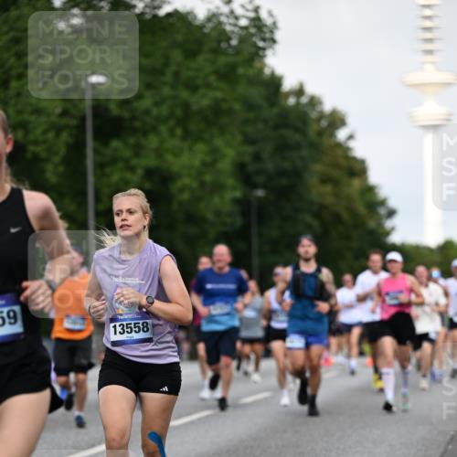 29.06.2025 - hella hamburg halbmarathon Dr. Thomas Lammeyer http://msf.ph/oto/8519482 29.06.2025 10:04:52 Kennedybrücke 1387, 1544, 1568, 1611, 1681, 2236, 2354, 2363, 3141, 3740, 3983, 4238, 4616, 4708, 4945, 5033, 5418, 5870, 6138, 6147, 6487, 6531, 6714, 6757, 6835, 8255, 8478, 9553, 9555, 9577, 10188, 10271, 10797, 11324 meine-sportfotos.de