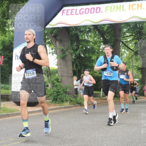 29.06.2025 - hella hamburg halbmarathon KatJ http://msf.ph/oto/8519485 29.06.2025 10:49:14 Zwischen KM18-KM19 1432, 5763, 7250, 8624 meine-sportfotos.de