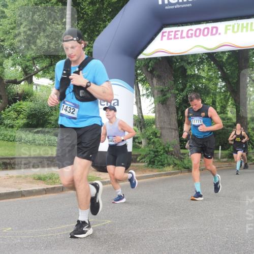 29.06.2025 - hella hamburg halbmarathon KatJ http://msf.ph/oto/8519495 29.06.2025 10:49:16 Zwischen KM18-KM19 1377, 1432, 5763, 7250, 8624 meine-sportfotos.de