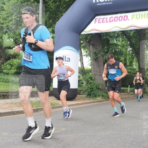 29.06.2025 - hella hamburg halbmarathon KatJ http://msf.ph/oto/8519506 29.06.2025 10:49:16 Zwischen KM18-KM19 1377, 1432, 5763, 7250, 8624 meine-sportfotos.de