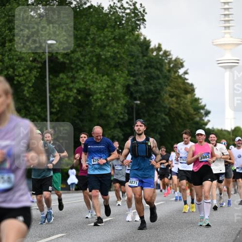 29.06.2025 - hella hamburg halbmarathon Dr. Thomas Lammeyer http://msf.ph/oto/8519517 29.06.2025 10:04:53 Kennedybrücke 1387, 1544, 1568, 1611, 1681, 2236, 2354, 2363, 3141, 3740, 3983, 4238, 4249, 4616, 4708, 4945, 5033, 5418, 5870, 6147, 6487, 6531, 6714, 6757, 6835, 8255, 8478, 9553, 9555, 10188, 10271, 10797, 11324 meine-sportfotos.de