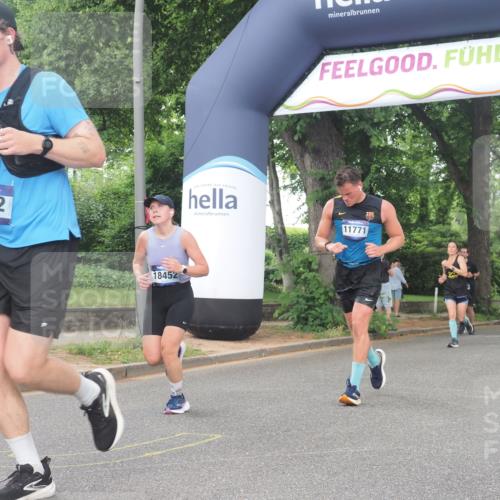 29.06.2025 - hella hamburg halbmarathon KatJ http://msf.ph/oto/8519521 29.06.2025 10:49:16 Zwischen KM18-KM19 1377, 1432, 5763, 7250, 8624 meine-sportfotos.de