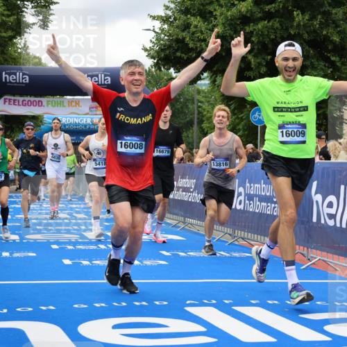29.06.2025 - hella hamburg halbmarathon Strokosch-Dieckow http://msf.ph/oto/8519532 29.06.2025 10:56:49 Ziel 1955, 2282, 2378, 2741, 2759, 3836, 5418, 6835, 7716, 8825, 8996, 11043, 13816, 14369, 14461, 15097, 15134, 15431, 15712, 16008, 16009, 16043, 16121, 16620, 16679, 17133, 18634 meine-sportfotos.de