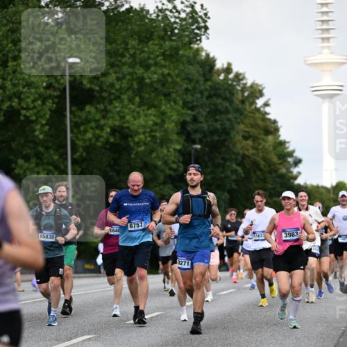 29.06.2025 - hella hamburg halbmarathon Dr. Thomas Lammeyer http://msf.ph/oto/8519536 29.06.2025 10:04:53 Kennedybrücke 1387, 1544, 1568, 1611, 1681, 2236, 2354, 2363, 3141, 3740, 3983, 4238, 4249, 4616, 4708, 4945, 5033, 5418, 5870, 6147, 6487, 6531, 6714, 6757, 6835, 8255, 8478, 9553, 9555, 10188, 10271, 10797, 11324 meine-sportfotos.de