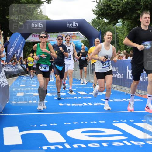 29.06.2025 - hella hamburg halbmarathon Strokosch-Dieckow http://msf.ph/oto/8519544 29.06.2025 10:56:51 Ziel 1955, 2282, 2378, 2741, 2759, 3836, 5033, 5418, 6835, 7716, 8669, 8825, 11043, 11212, 13816, 14461, 14678, 15097, 15431, 16008, 16009, 16620, 16679, 17133 meine-sportfotos.de
