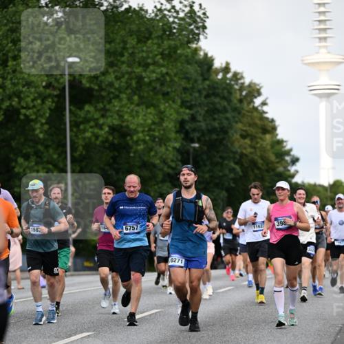29.06.2025 - hella hamburg halbmarathon Dr. Thomas Lammeyer http://msf.ph/oto/8519548 29.06.2025 10:04:54 Kennedybrücke 1387, 1568, 1611, 1681, 2236, 2354, 2363, 3141, 3740, 3983, 4238, 4249, 4616, 4708, 4945, 5033, 5418, 5870, 6147, 6487, 6531, 6714, 6757, 6835, 7757, 8255, 8478, 8923, 9553, 9555, 10188, 10271, 10797, 11324 meine-sportfotos.de